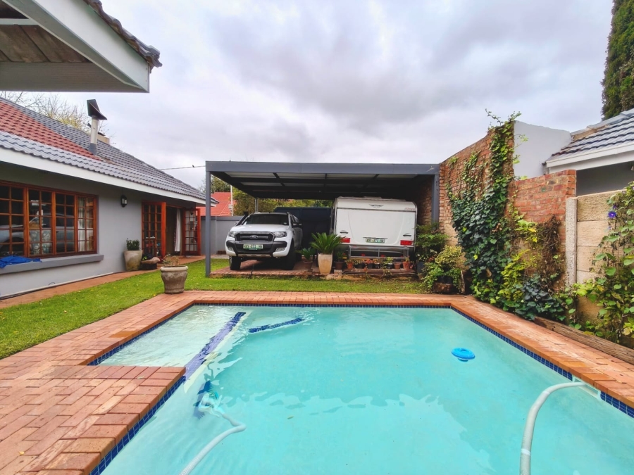 4 Bedroom Property for Sale in Oewersig North West